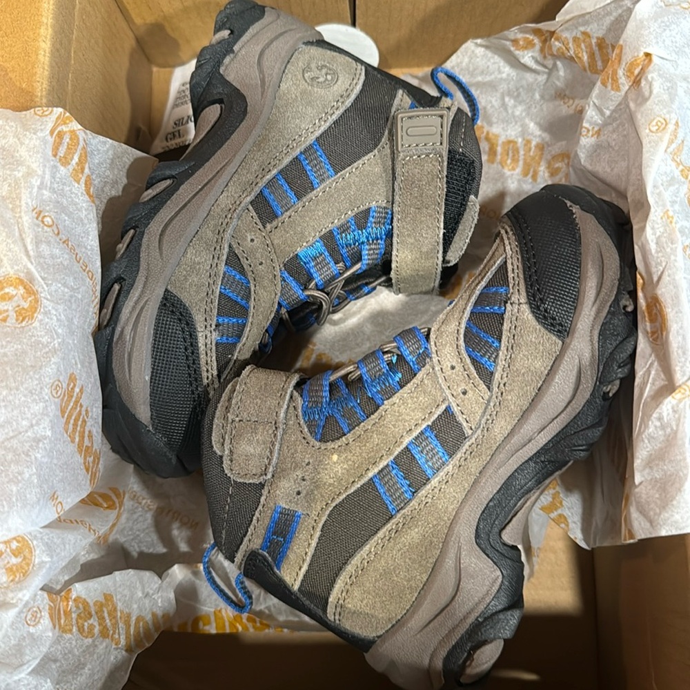 Brand new toddler hiking boots-never worn